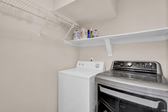 325 W Persimmon Ct, Bloomington, IN 47403 - washroom featuring washing machine and clothes dryer