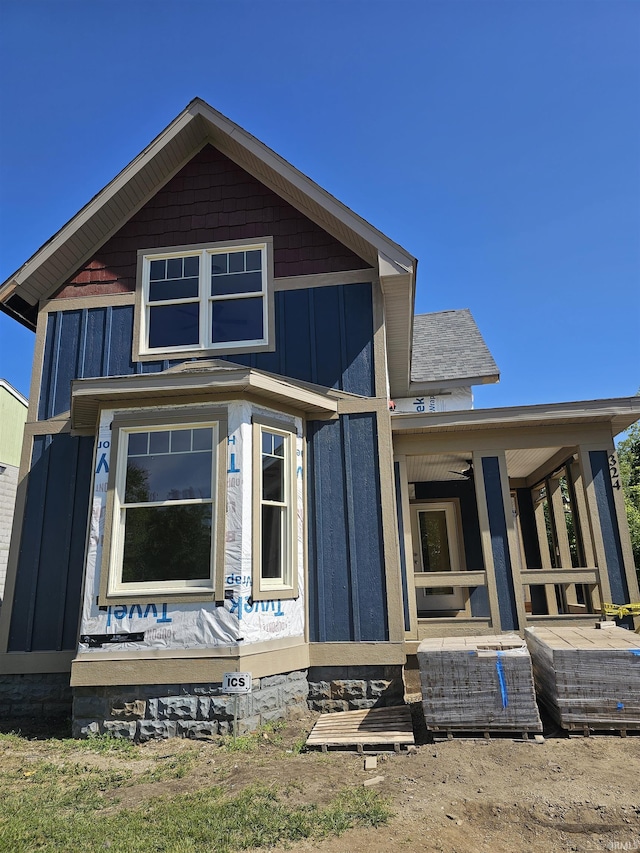 324 W Mishawaka Ave, Mishawaka, IN 46545 - view of front of property with board and batten siding