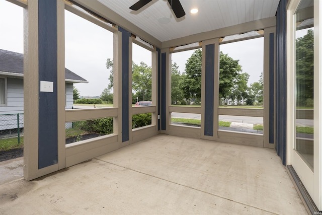 324 W Mishawaka Ave, Mishawaka, IN 46545 - unfurnished sunroom featuring ceiling fan and plenty of natural light