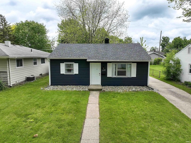 1122 Curdes Ave, Fort Wayne, IN 46805 - bungalow-style house with roof with shingles, a front yard, and cooling unit
