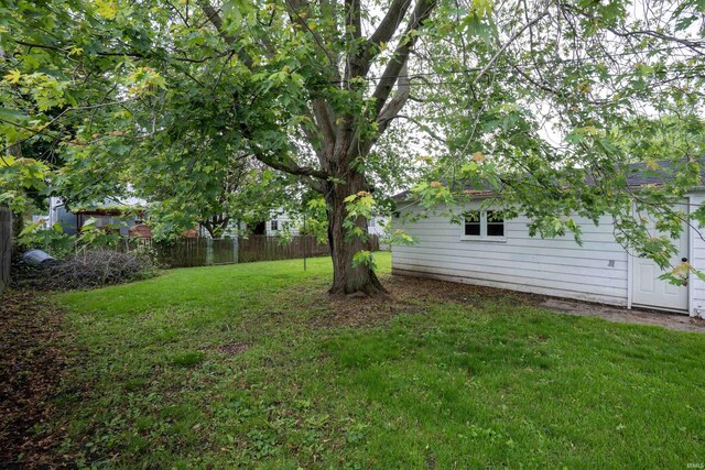 1122 Curdes Ave, Fort Wayne, IN 46805 - view of yard
