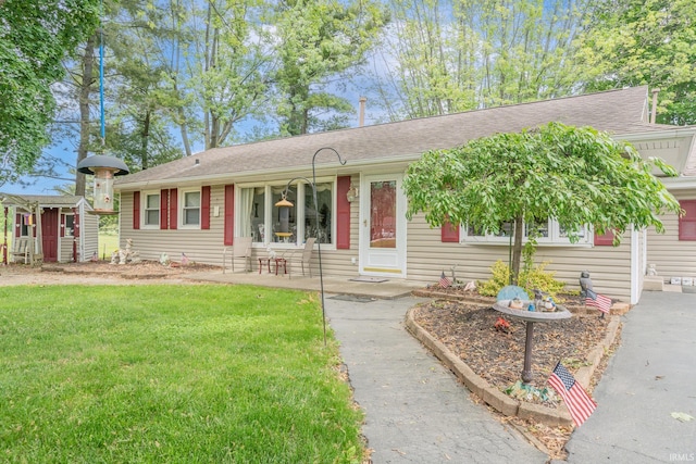 1402 W Chapel Pike, Marion, IN 46952 - ranch-style house featuring a front lawn and a shingled roof
