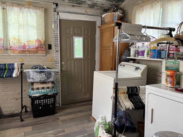 451 Miller Ave, Clarksville, IN 47129 - laundry room with washing machine and dryer and wood finished floors