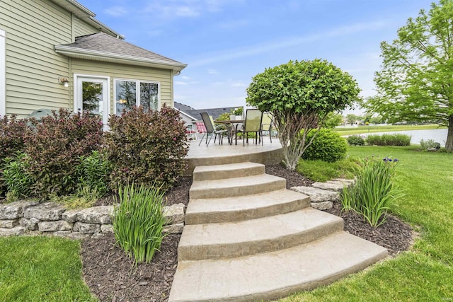 1442 Centerbrook Dr, New Haven, IN 46774 - view of grassy yard with a patio area