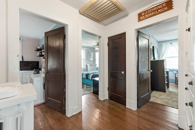 2215 Kensington Blvd, Fort Wayne, IN 46805 - hallway with hardwood / wood-style floors