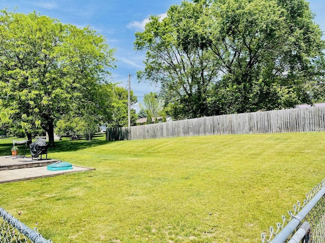 10660 Dennis Dr, Plymouth, IN 46563 - view of yard with a patio