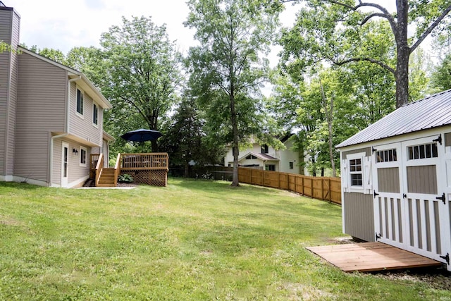 3850 W Woodmere Ct, Bloomington, IN 47403 - view of yard with a deck