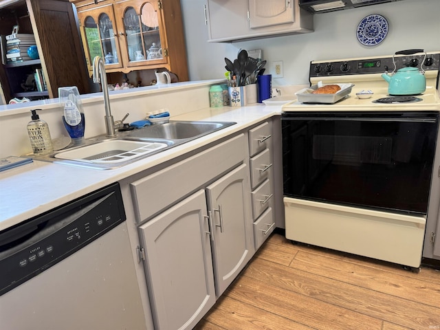 9384 S Lake Ridge Dr Unit 90, Bloomington, IN 47401 - kitchen featuring white electric range, dishwasher, light wood finished floors, and light countertops