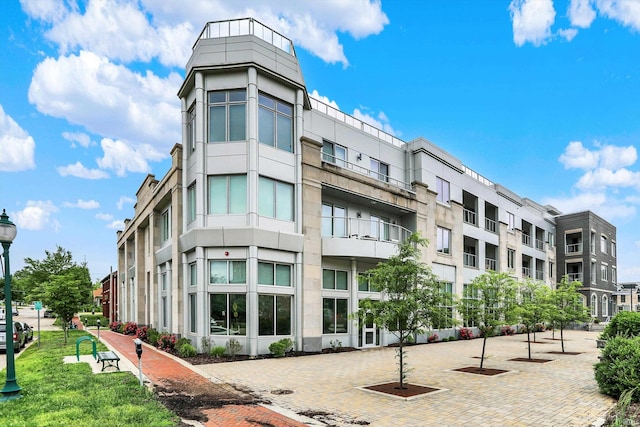 304 W Kirkwood Ave Unit 203, Bloomington, IN 47404 - view of building exterior