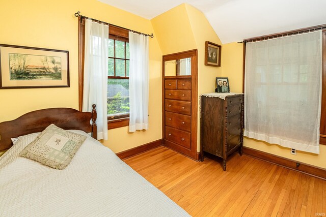 822 S Stull Ave, Bloomington, IN 47401 - bedroom with light wood-style flooring, baseboards, and vaulted ceiling