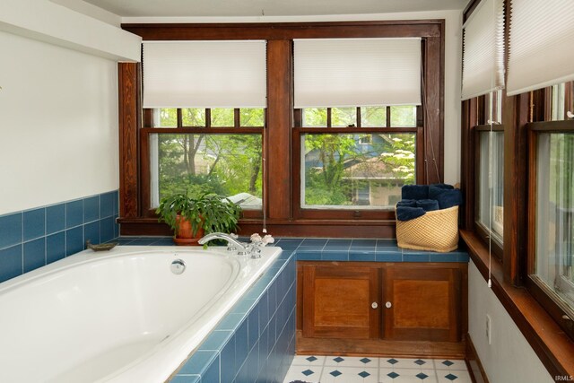 822 S Stull Ave, Bloomington, IN 47401 - full bathroom featuring a bath