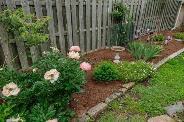 822 S Stull Ave, Bloomington, IN 47401 - view of yard