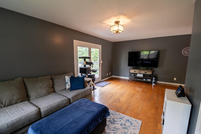 5212 E 600 S, Lafayette, IN 47909 - living area with baseboards and light wood-style floors