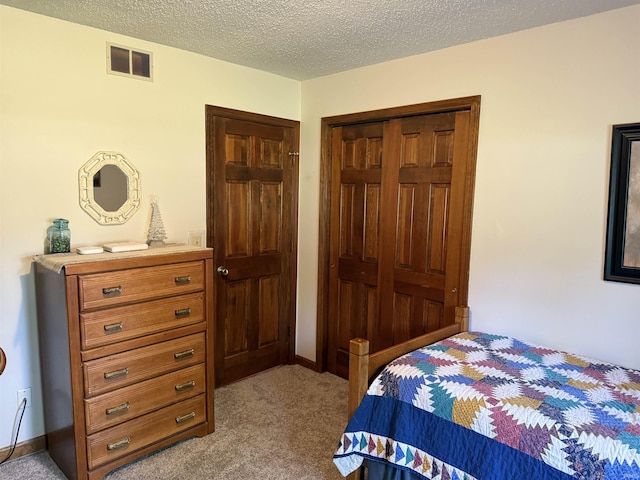 2807 Avondale Rd, Vincennes, IN 47591 - bedroom featuring light colored carpet, a closet, a textured ceiling, and baseboards