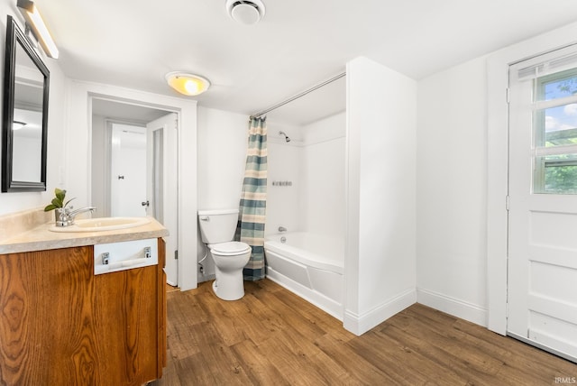 730 E Sherman St, Marion, IN 46952 - bathroom featuring wood finished floors, toilet, vanity, shower / tub combo, and baseboards