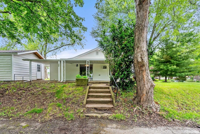730 E Sherman St, Marion, IN 46952 - view of front of property with covered porch