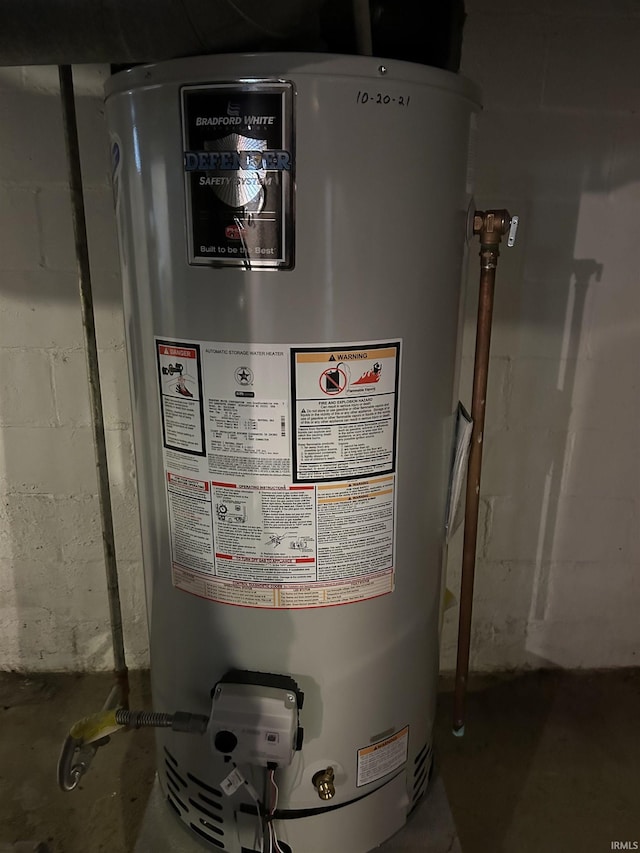 375 E Harrison Ave, Wabash, IN 46992 - utility room featuring water heater
