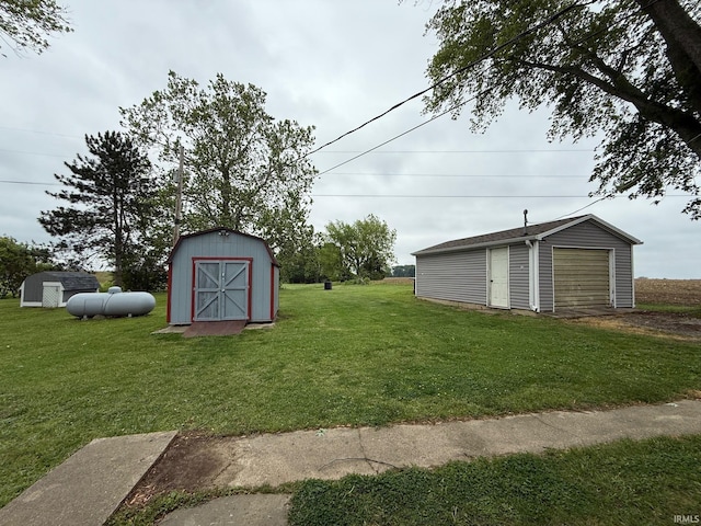 2782 W State Road 32nd Rd, Covington, IN 47932 - view of green lawn featuring a detached garage