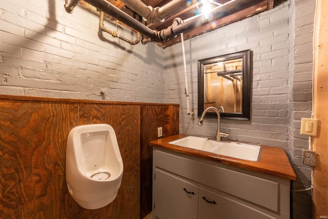 3601 Stringtown Rd, Evansville, IN 47711 - bathroom featuring vanity