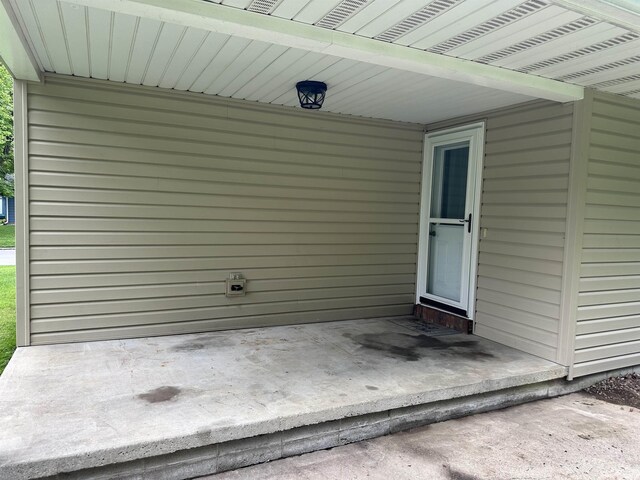 1913 Mckibben St, Wabash, IN 46992 - doorway to property