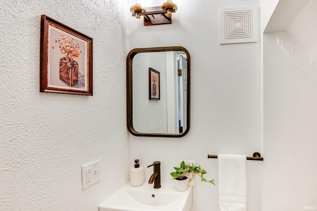 516 W Navarre St, South Bend, IN 46616 - bathroom featuring a sink