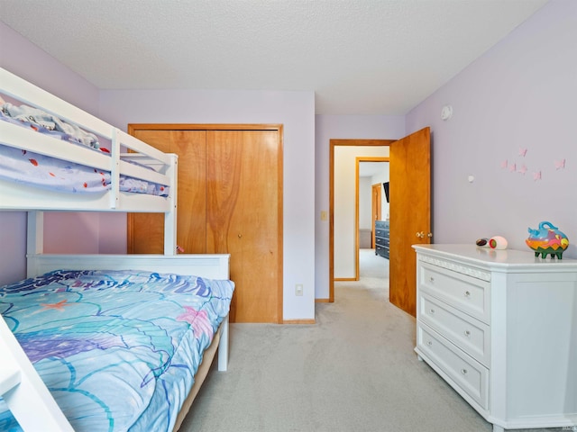 3335 Firethorne Ct, Fort Wayne, IN 46814 - bedroom featuring light carpet, a textured ceiling, and a closet