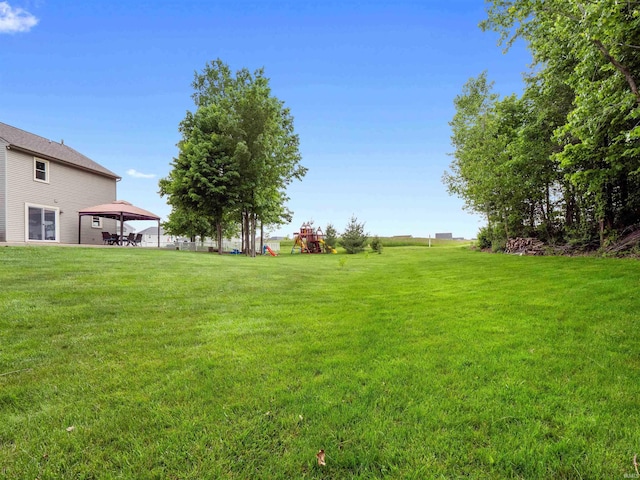 3335 Firethorne Ct, Fort Wayne, IN 46814 - view of green lawn with a gazebo