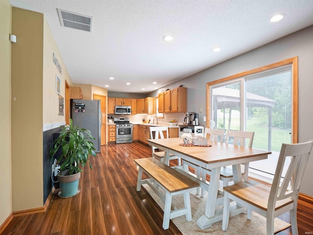 3335 Firethorne Ct, Fort Wayne, IN 46814 - dining room with dark wood-style floors, recessed lighting, baseboards, and a textured ceiling