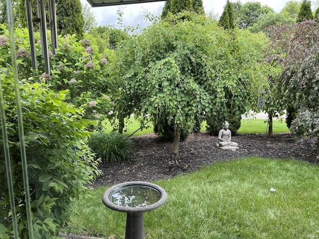 504 S Stratton Way, Decatur, IN 46733 - view of green lawn
