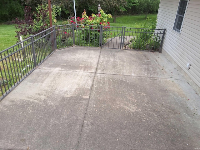 5454 Ski Dr, Loogootee, IN 47553 - view of patio / terrace