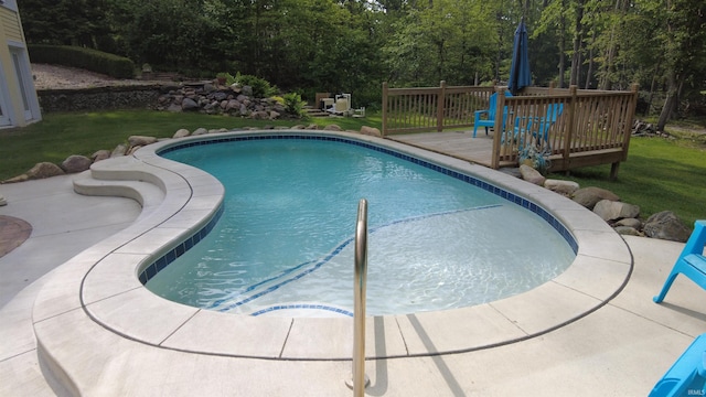 3043 N 400 E Xrd, Monticello, IN 47960 - swimming pool featuring a deck and a yard