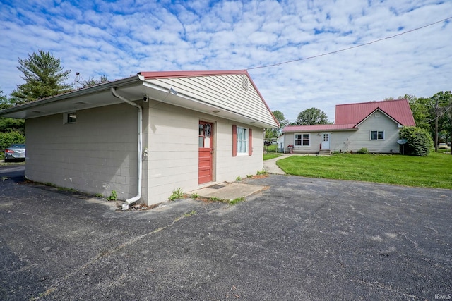 6814 Church St, Lafayette, IN 47905 - view of side of home with a yard