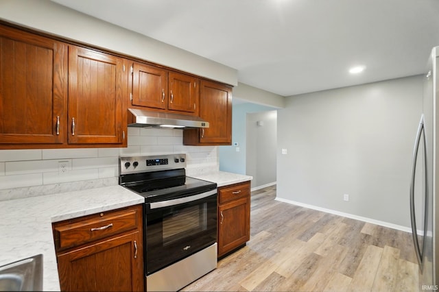 9820 Gerig Rd, Leo, IN 46765 - kitchen with stainless steel appliances, under cabinet range hood, decorative backsplash, light wood-type flooring, and baseboards