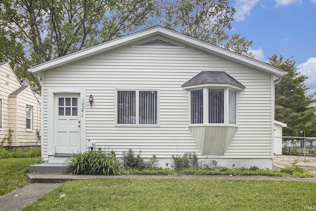 1024 S Lombardy Dr, South Bend, IN 46619 - view of front of property with a front lawn