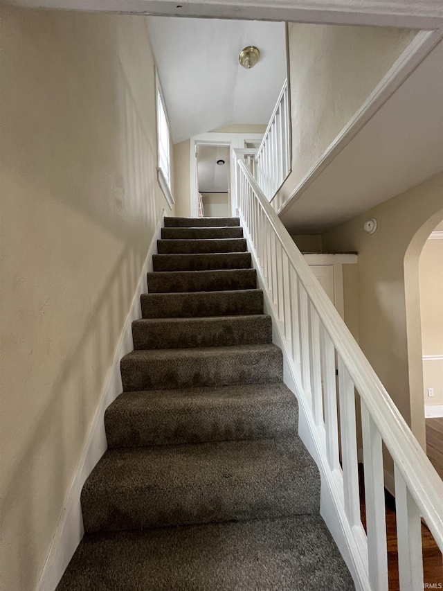 1016 Shore Dr, Fort Wayne, IN 46805 - staircase featuring arched walkways and lofted ceiling