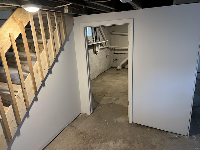 1016 Shore Dr, Fort Wayne, IN 46805 - unfinished below grade area with stairs