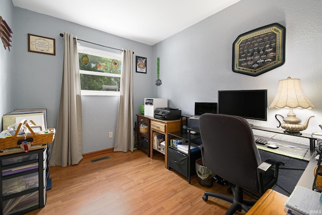 13495 N Hillside Dr, Syracuse, IN 46567 - home office featuring light wood-type flooring and baseboards