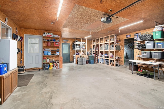 13495 N Hillside Dr, Syracuse, IN 46567 - garage featuring a garage door opener