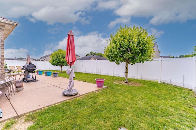 9142 Hartwell Dr, Evansville, IN 47725 - view of yard with a patio