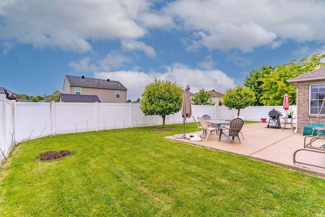 9142 Hartwell Dr, Evansville, IN 47725 - view of yard with a patio area