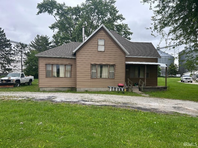 2216 N Philips St, Kokomo, IN 46901 - view of front of house with a front lawn and a shingled roof