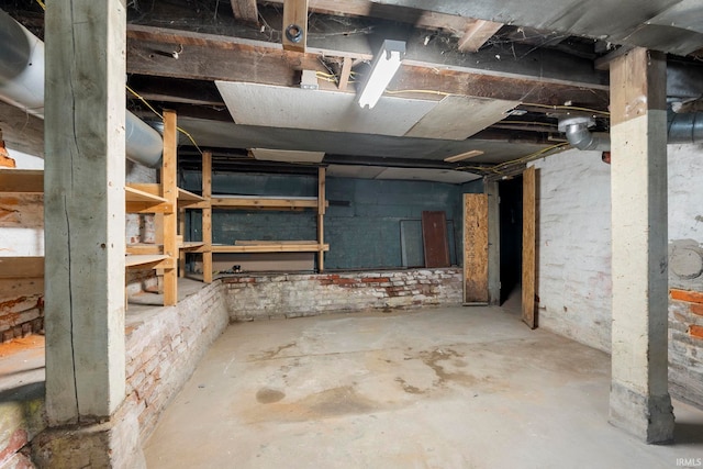 1018 Loree St, Fort Wayne, IN 46805 - view of unfinished below grade area