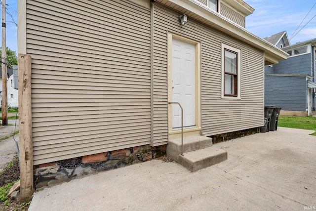 1018 Loree St, Fort Wayne, IN 46805 - view of exterior entry with a patio
