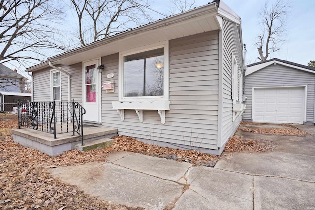 123 S Race St, Princeton, IN 47670 - view of front of house featuring an outdoor structure, a garage, and concrete driveway
