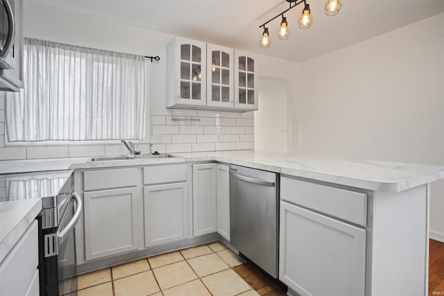 123 S Race St, Princeton, IN 47670 - kitchen with dishwasher, a sink, stove, tasteful backsplash, and a peninsula