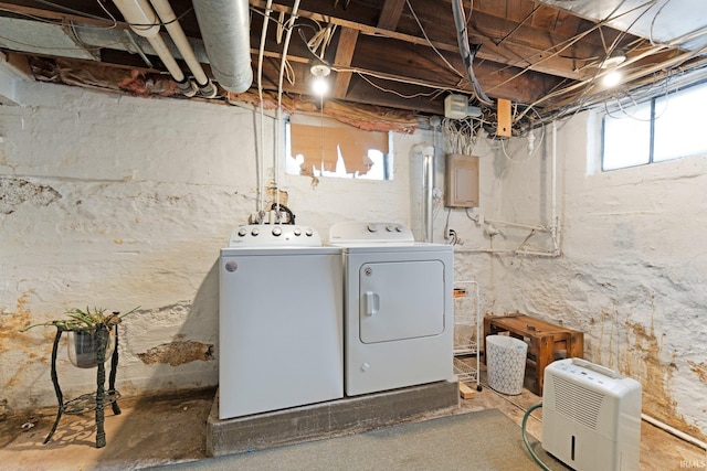 4325 S Wayne Ave, Fort Wayne, IN 46807 - washroom with washer and dryer