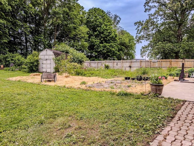 6607 W Ryan Dr, Anderson, IN 46011 - view of yard featuring a patio area