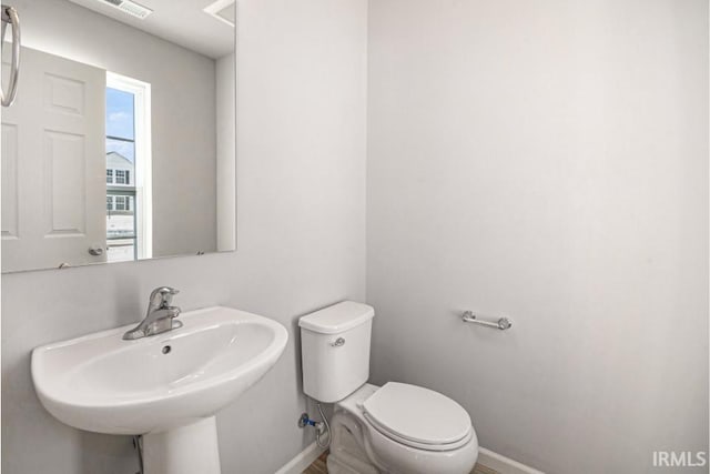 8247 Catberry Trl, Fort Wayne, IN 46804 - bathroom featuring baseboards, toilet, and a sink