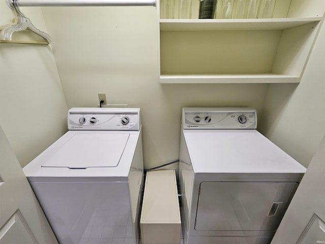 1327 Timberlake Rd, Evansville, IN 47710 - laundry area with washer and clothes dryer