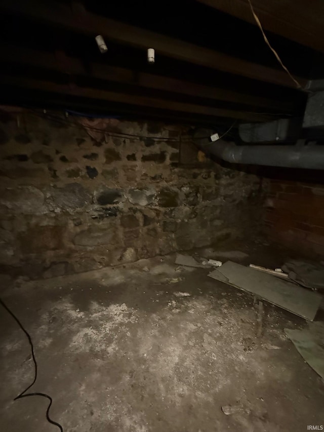 11 Water St, Huntington, IN 46750 - basement view